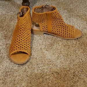 Mustard sandals